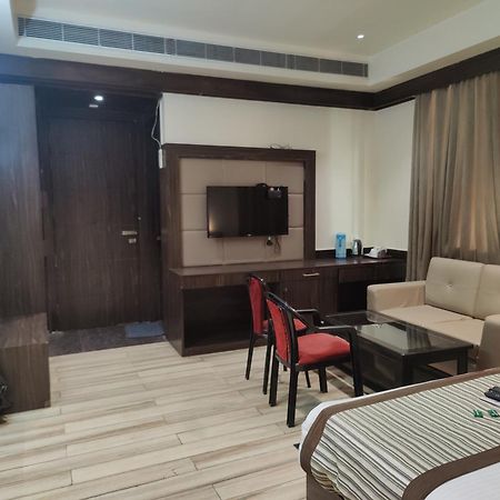 Hotel Sanjay Galaxy,Kanpur Exterior photo
