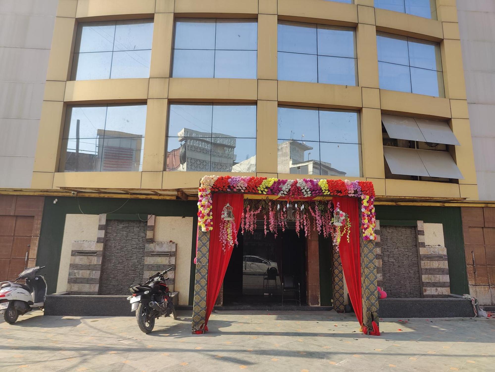 Hotel Sanjay Galaxy,Kanpur Exterior photo