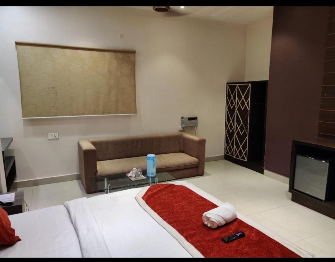 Hotel Sanjay Galaxy,Kanpur Exterior photo
